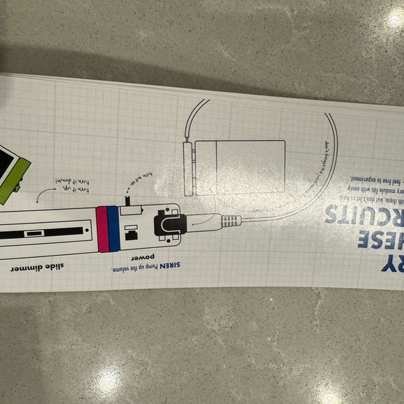 Little Bits Deluxe Circuit Kit and STEM Toy Ages 8+ - Picture 13 of 16